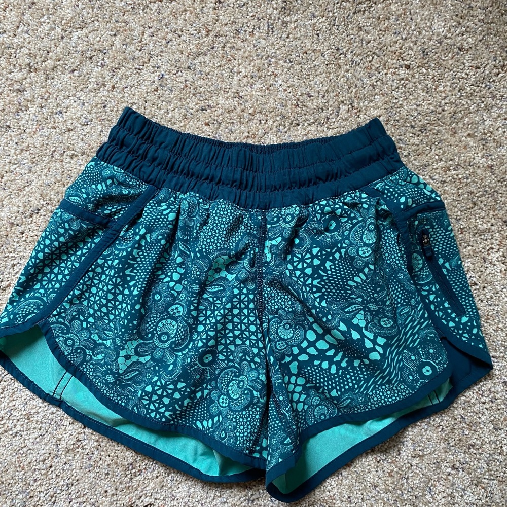 Blue/green lulu lemon size 4 womens shorts.